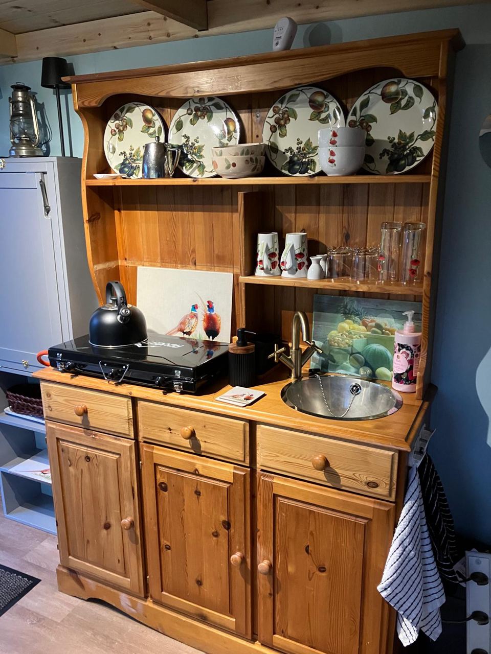 Dresser and hob in the hut