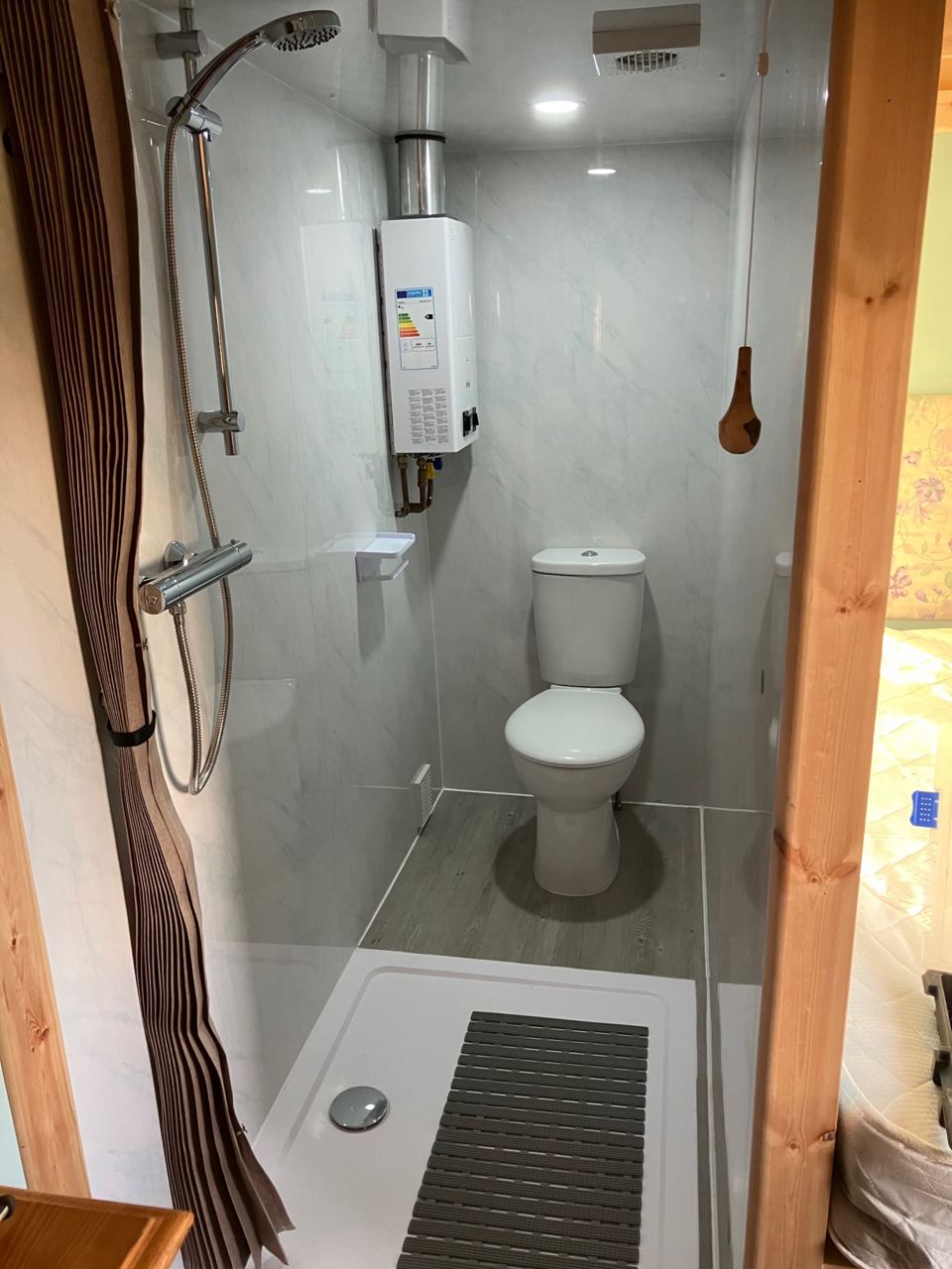 Ensuite shower room in the hut