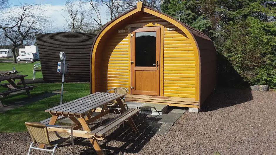 Executive pod with picnic bench