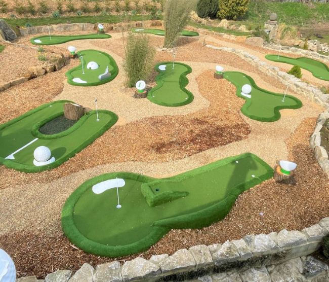Mini golf course