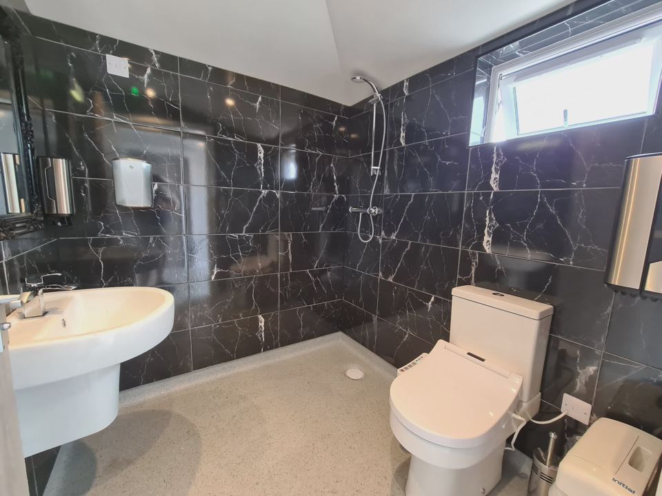 Private wet room