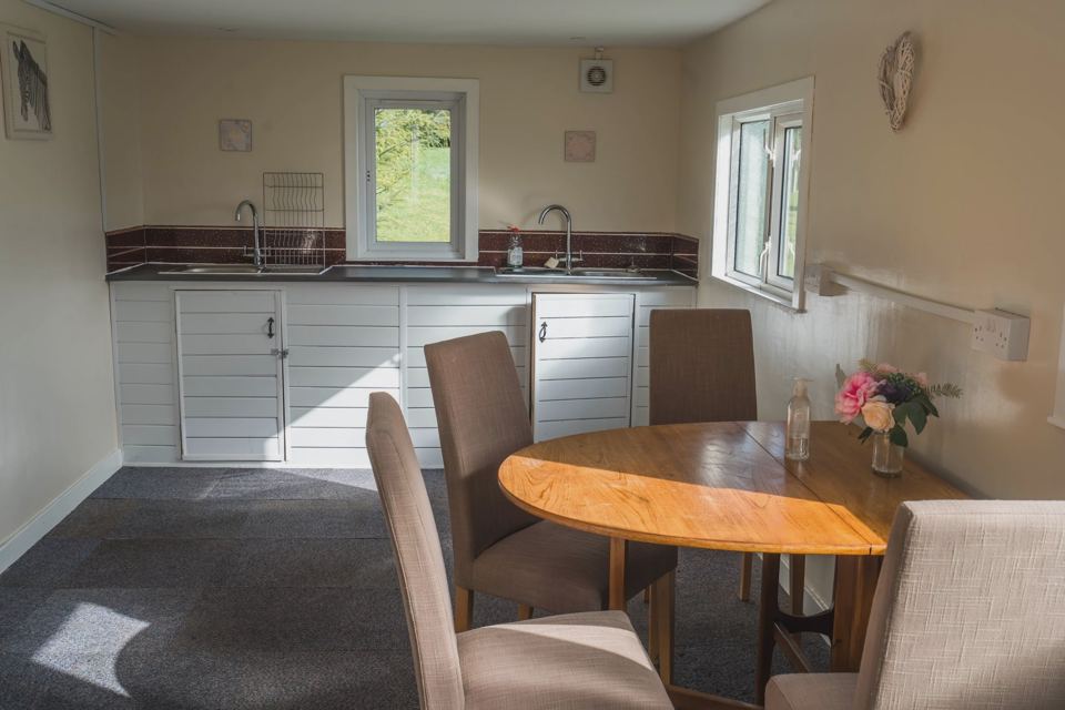 Indoor dining and washing-up room