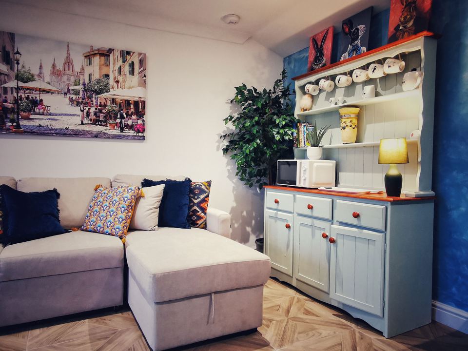 Lounge and dresser