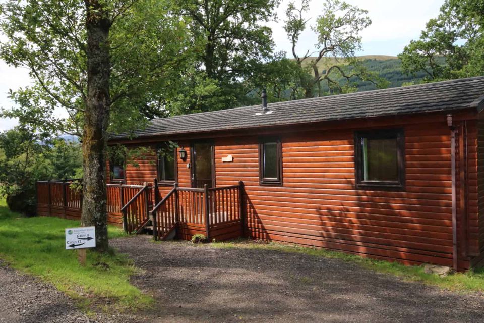 Lodge with steps to the deck
