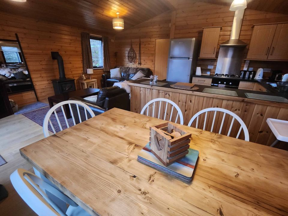 Lodge kitchen and dining area