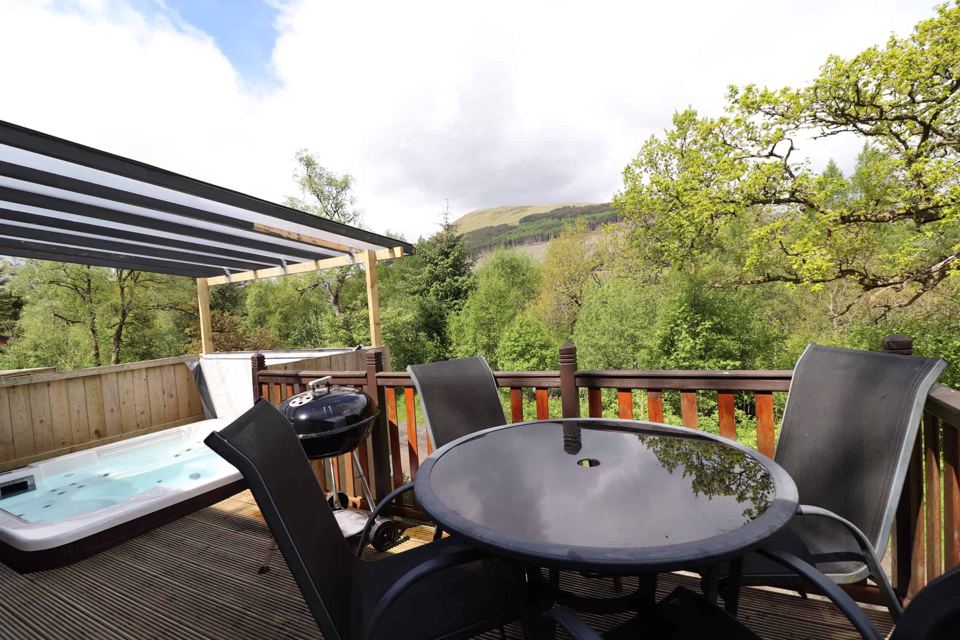 Hot tub deck above the glen