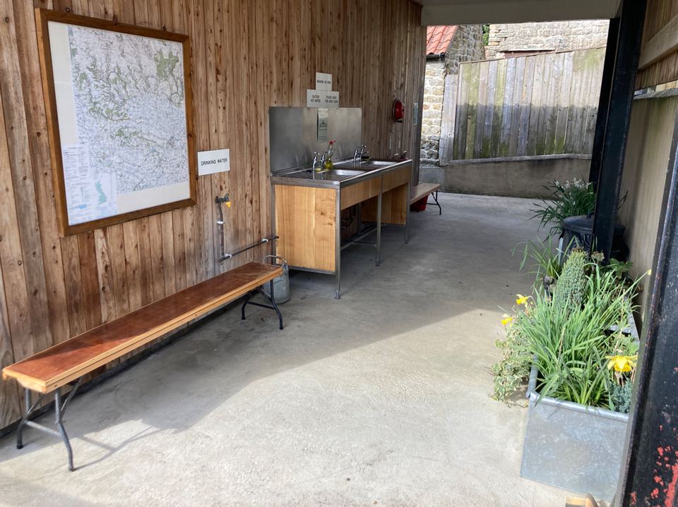 Covered washing-up area