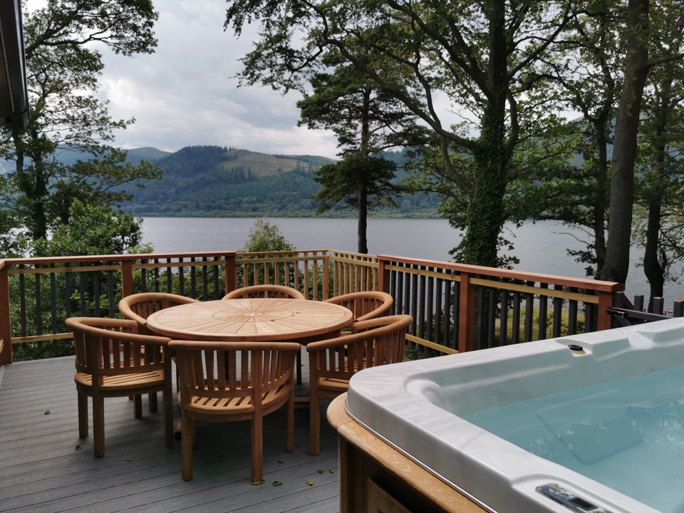 Hot tub on deck by the lake