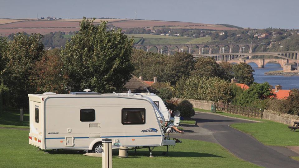 Caravan with view to the bridges