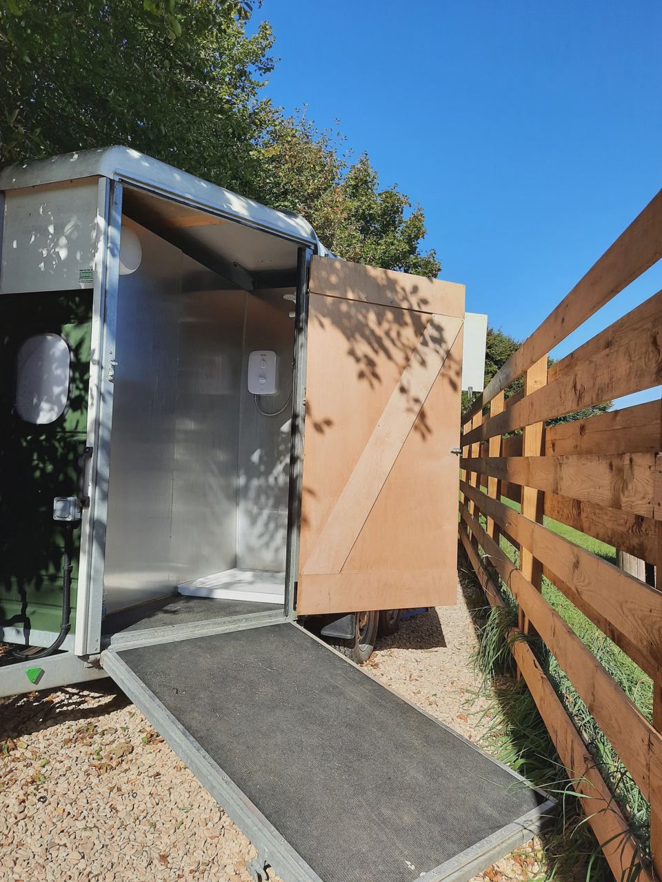 Horsebox with access ramp