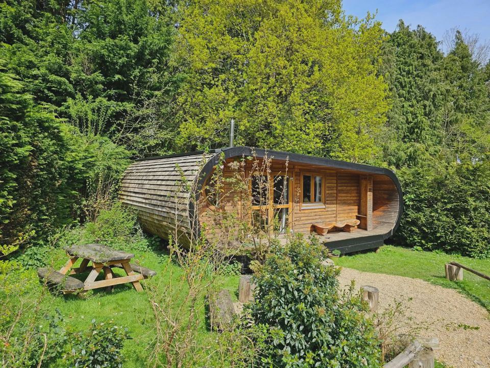 Round log cabin