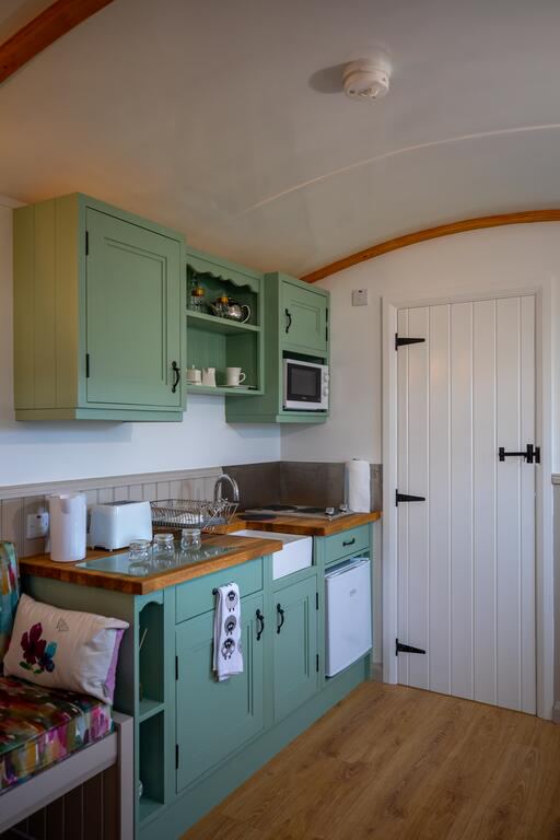 Hut kitchen