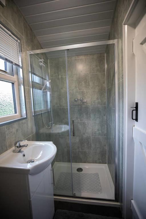 Ensuite shower