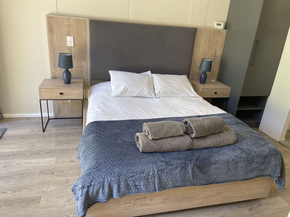 Double bed in a lodge