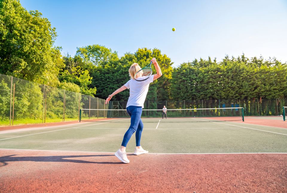 Tennis court by the hedge