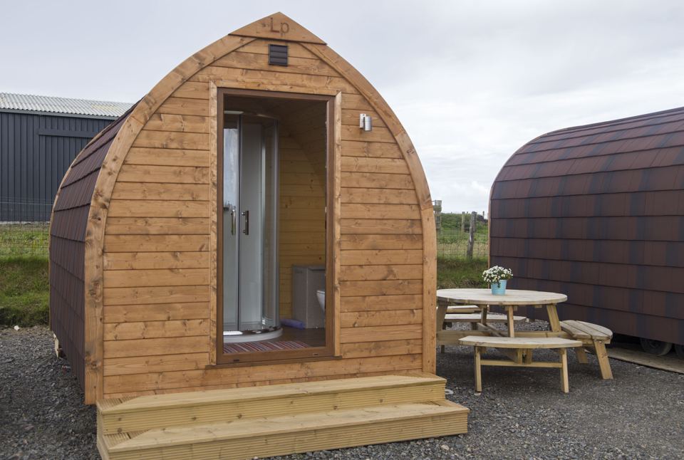Amenity pod with picnic table