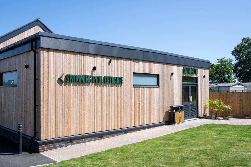 Swimming pool building