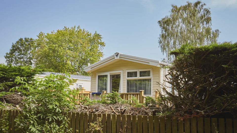 Lodge behind a hedge