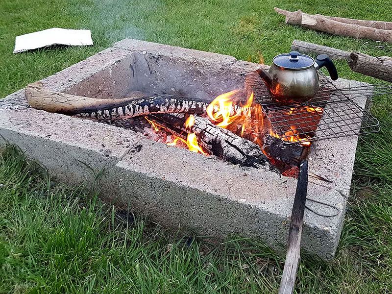 Fire pit with kettle