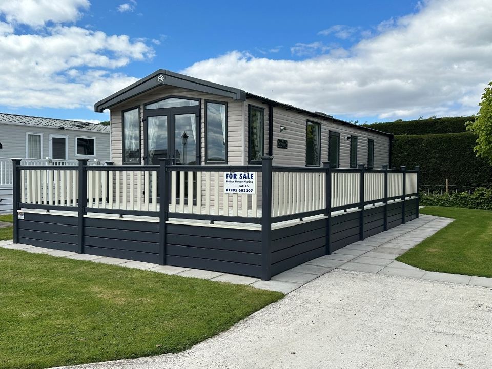 Static holiday home with decking