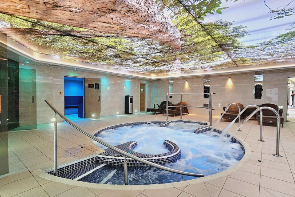 Hydrotherapy pool in the spa