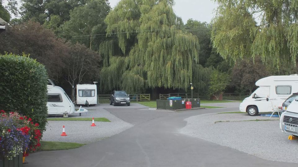 Entrance area with hardstanding