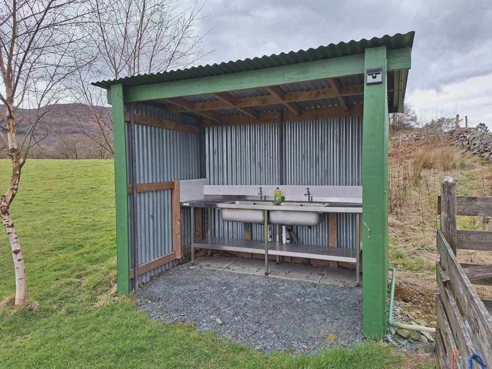 Outdoor washing-up area