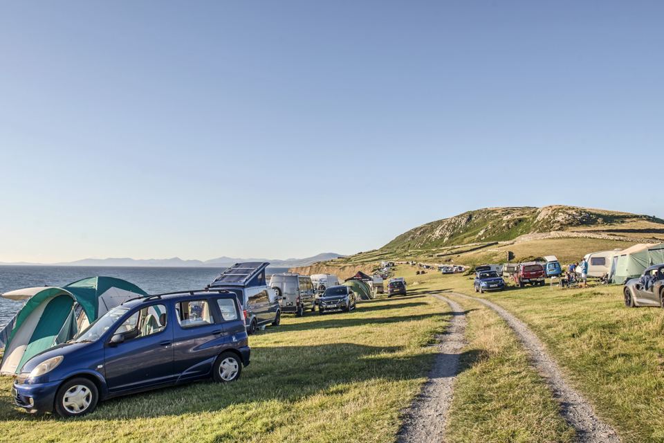 Cars and tents by the track