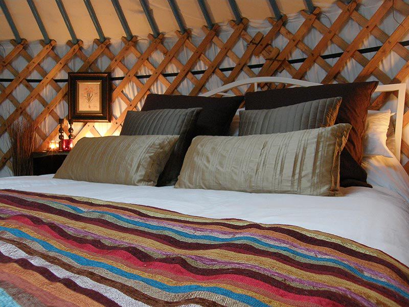 Double bed with throws