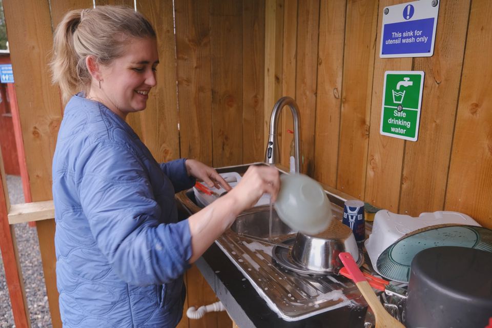 Outdoor washing-up sink