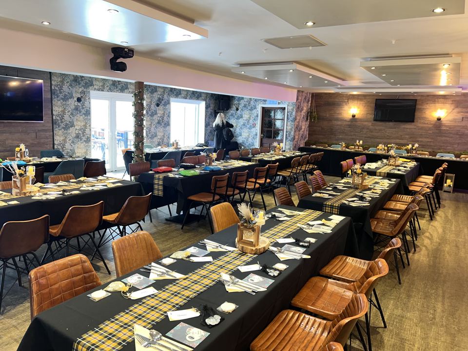 Set tables in the bar