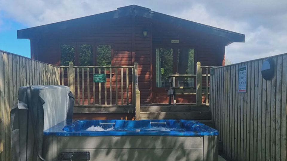 Lodge with private hot tub