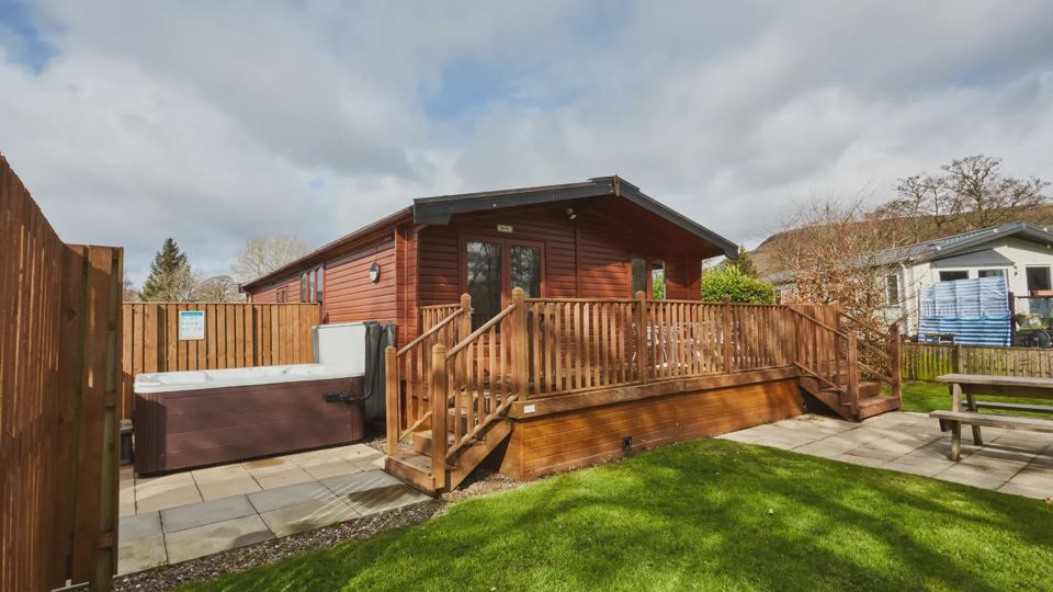 Lodge with hot tub on the deck