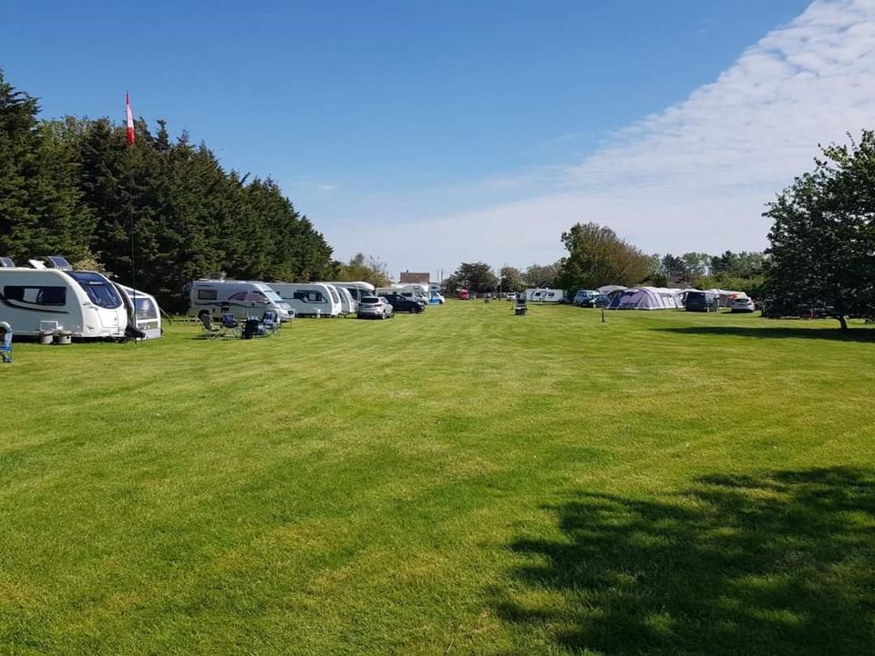Caravans on the long field