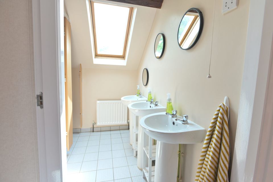 Washroom basins