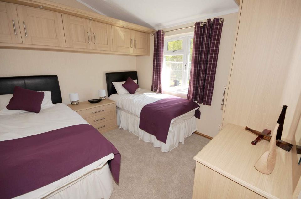 Twin bedroom