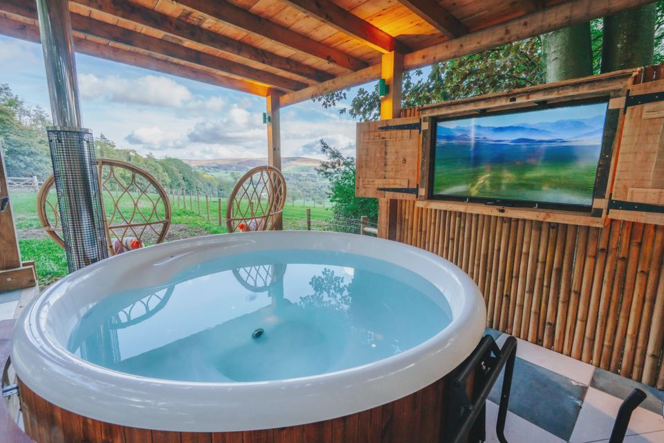 Hot tub overlooking the Dales