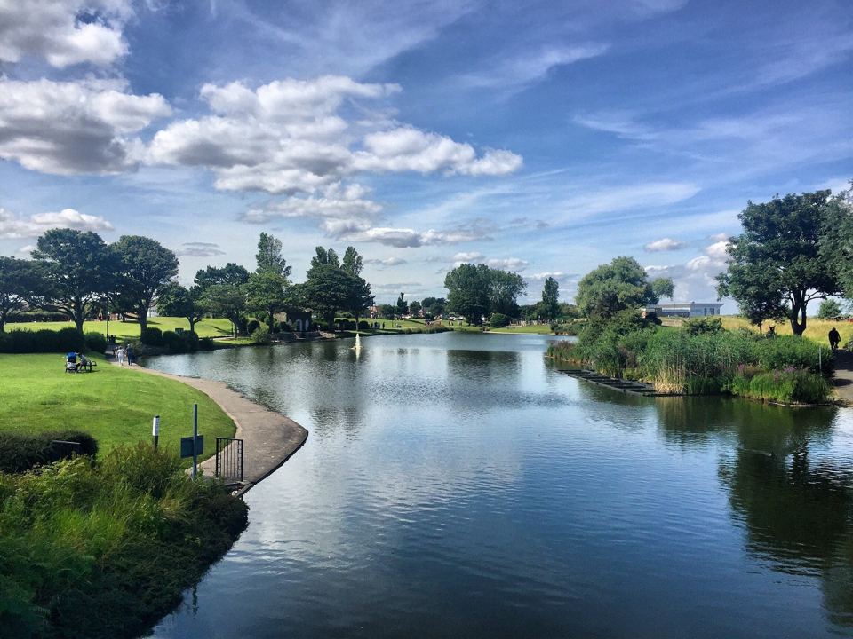 Boating lake nearby