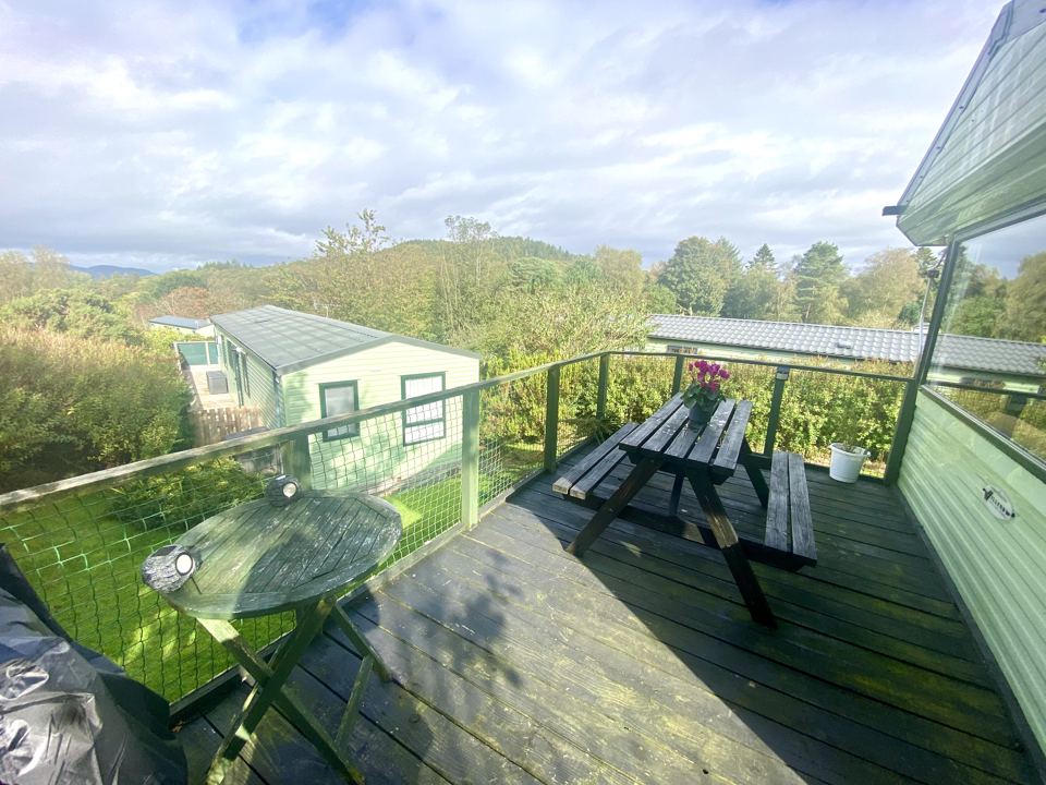 Deck with picnic table