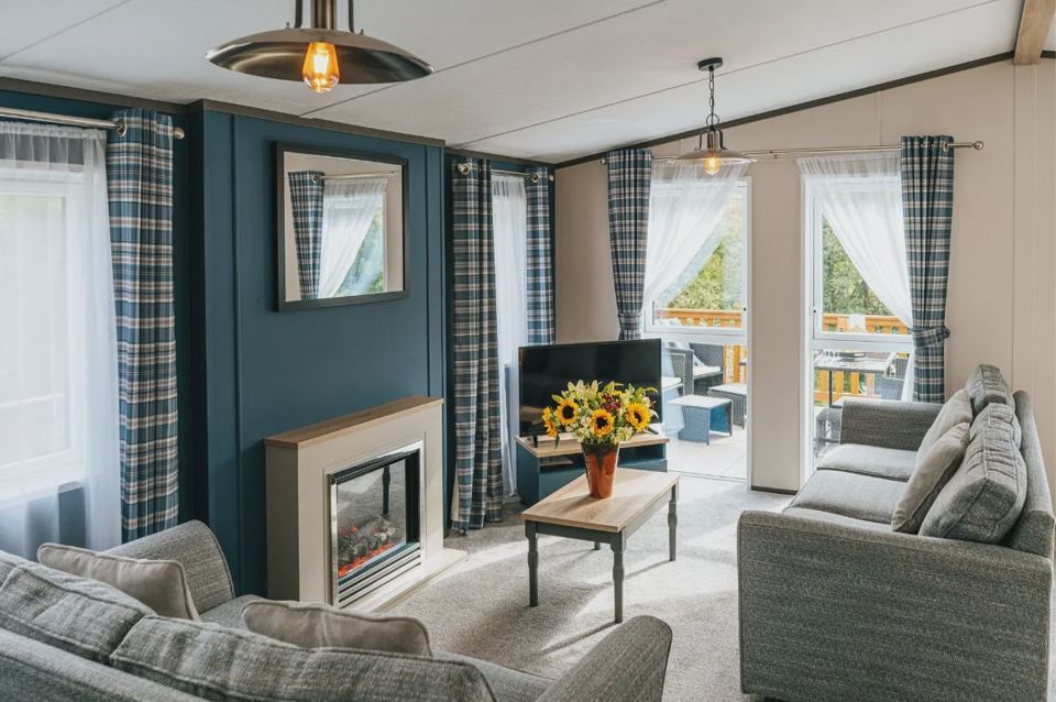 Lodge lounge