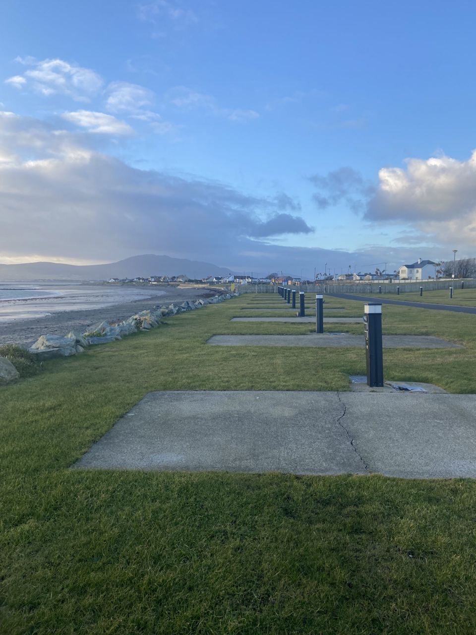 Serviced pitches by the shore