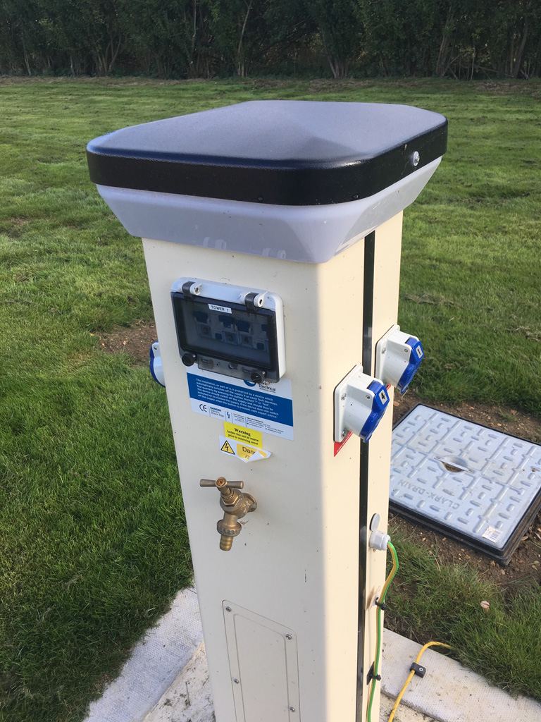Hook-up and water point