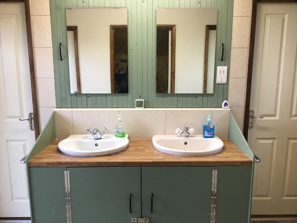 Double washbasin