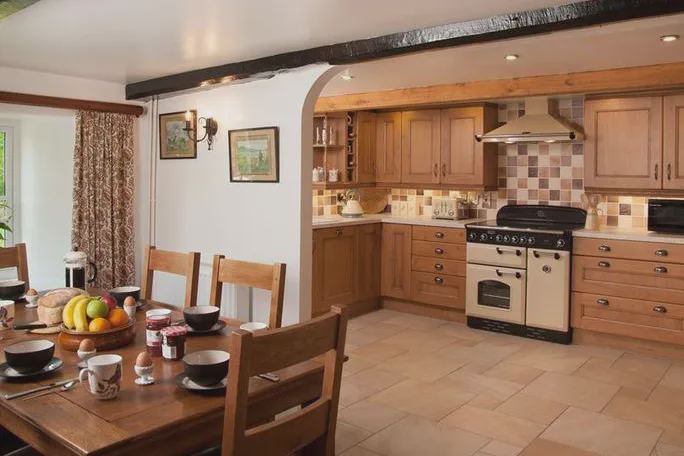 Cottage kitchen