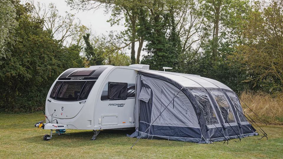 Caravan with inflatable awning