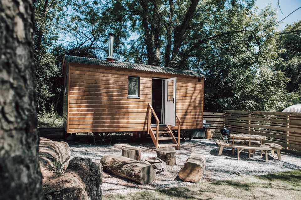 Shepherd's hut with picnic area