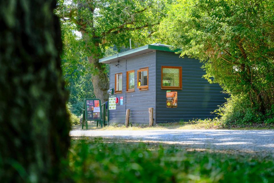 Site reception hut