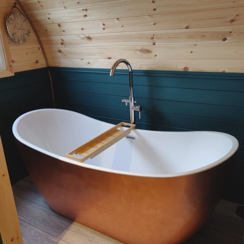 Freestanding bath inside the pod