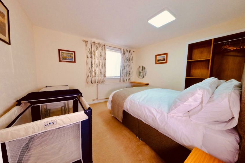 Double room with cot