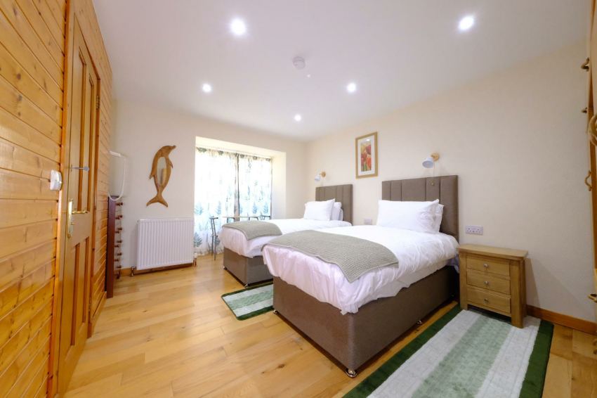 Twin bedroom